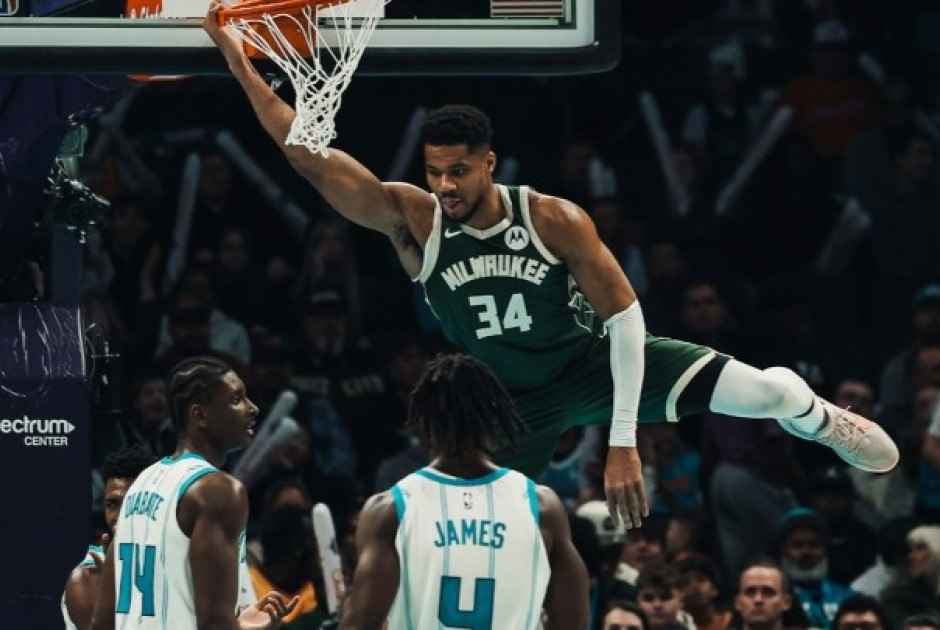 Πόρτις και Αντετοκούνμπο οδήγησαν τους Μπακς σε «διπλό» επί της Σάρλοτ