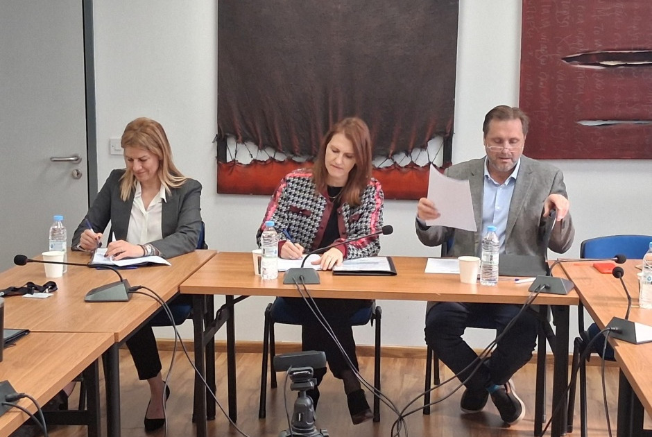 Υπογράφτηκε συμφωνία υλοποίησης μέτρου για στήριξη εθελούσιων επιστροφών αιτούντων άσυλο