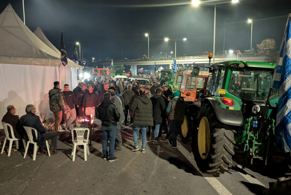 Χάος στην Ελλάδα: Στους δρόμους οι αγρότες