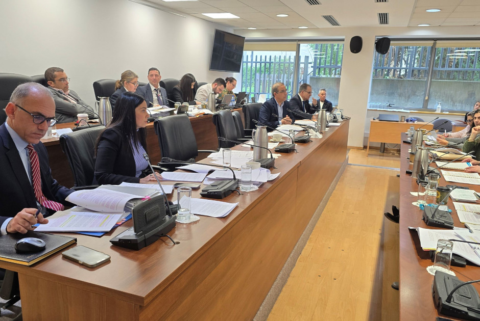 Φορολογική μεταρρύθμιση: Νέα συνεδρία τη Δευτέρα