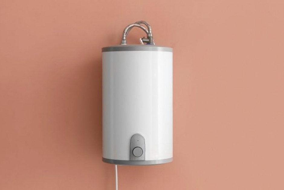 Θερμοσίφωνας: Πώς να μειώσετε στο μισό τον λογαριασμό του ζεστού νερού