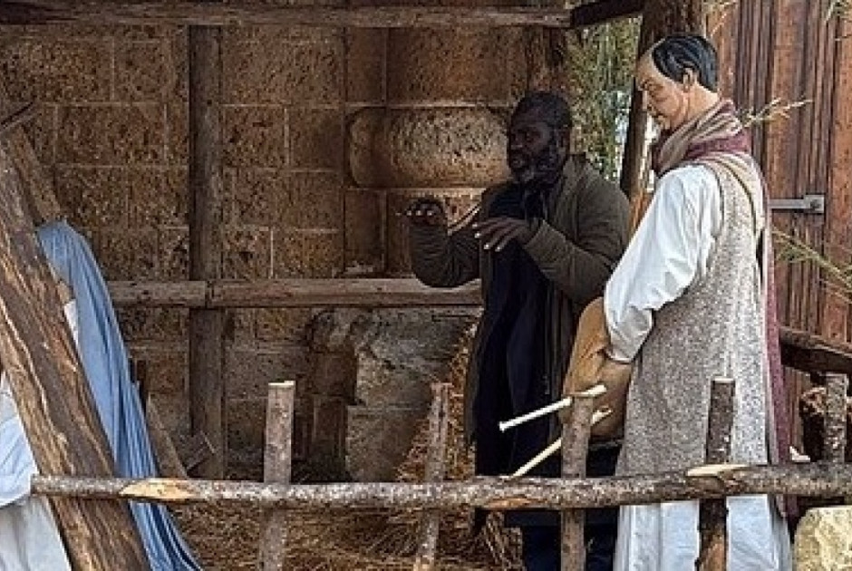 Απίστευτο περιστατικό: Καταζητούμενος κρύφτηκε σε χριστουγεννιάτικη φάτνη