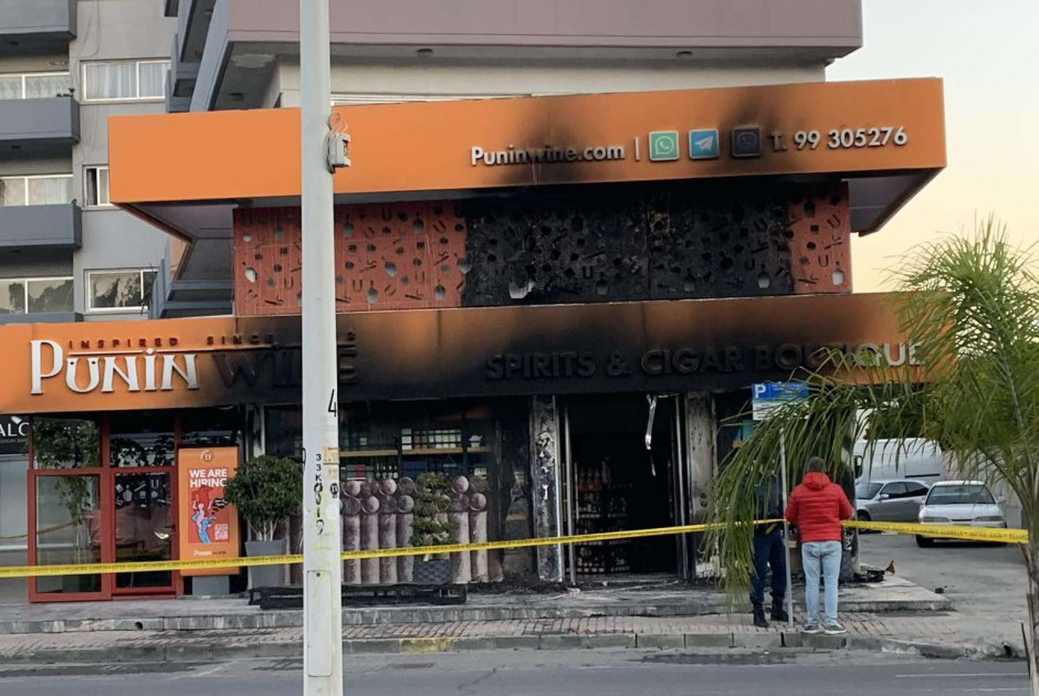 Στόχος εμπρησμού κάβα στη Λεμεσό - Ιδιοκτήτης στενός συνεργάτης Δημοσθένους που του έκαψαν τα αυτοκίνητα (ΦΩΤΟ)