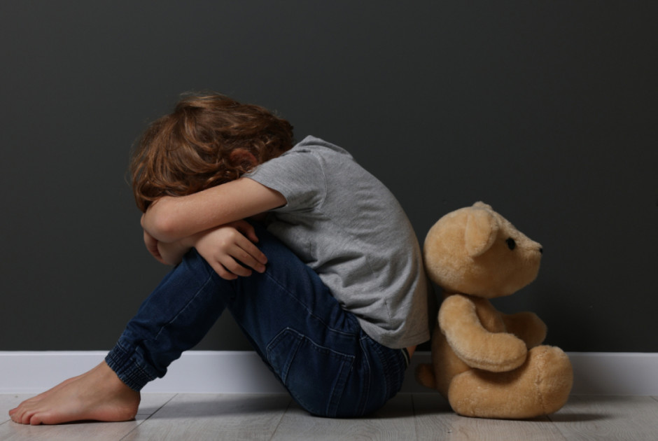 Σοκ στο Ηράκλειο: Ζευγάρι κατηγορείται για κακοποίηση των οχτώ ανήλικων παιδιών τους