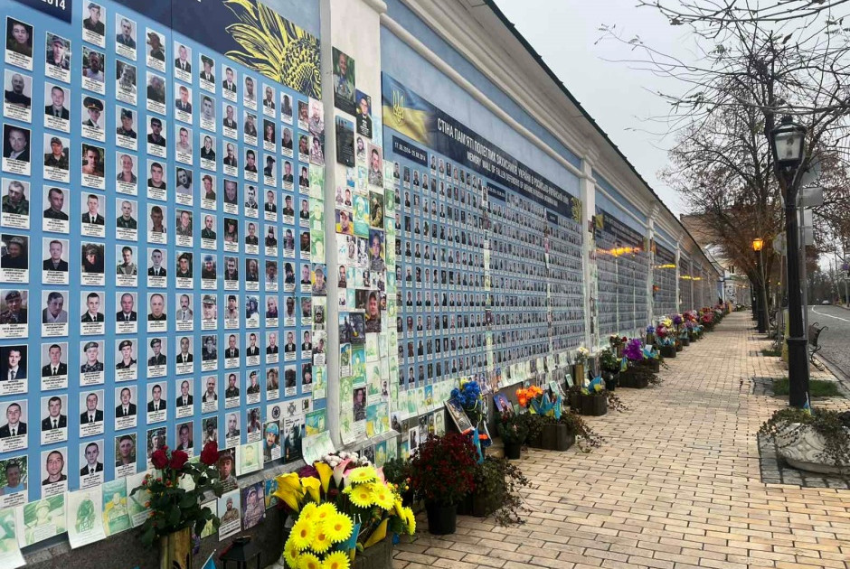 Στο Κίεβο της μνήμης και του πολέμου: Ανάμεσα σε κατεστραμμένα τανκς και το Wall of Heroes (ΦΩΤΟΣ&amp;ΒΙΝΤΕΟ)