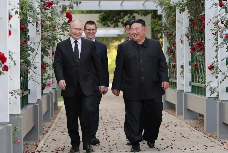 Κιμ Γιονγκ Ουν: Σφυρηλατήθηκαν «δεσμοί αίματος» με τη Ρωσία