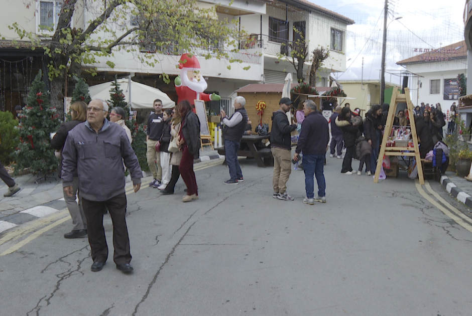 Μαγικές εικόνες στην Κυπερούντα – Tο αδιαχώρητο στο Χριστουγεννιάτικο Χωριό (ΒΙΝΤΕΟ)