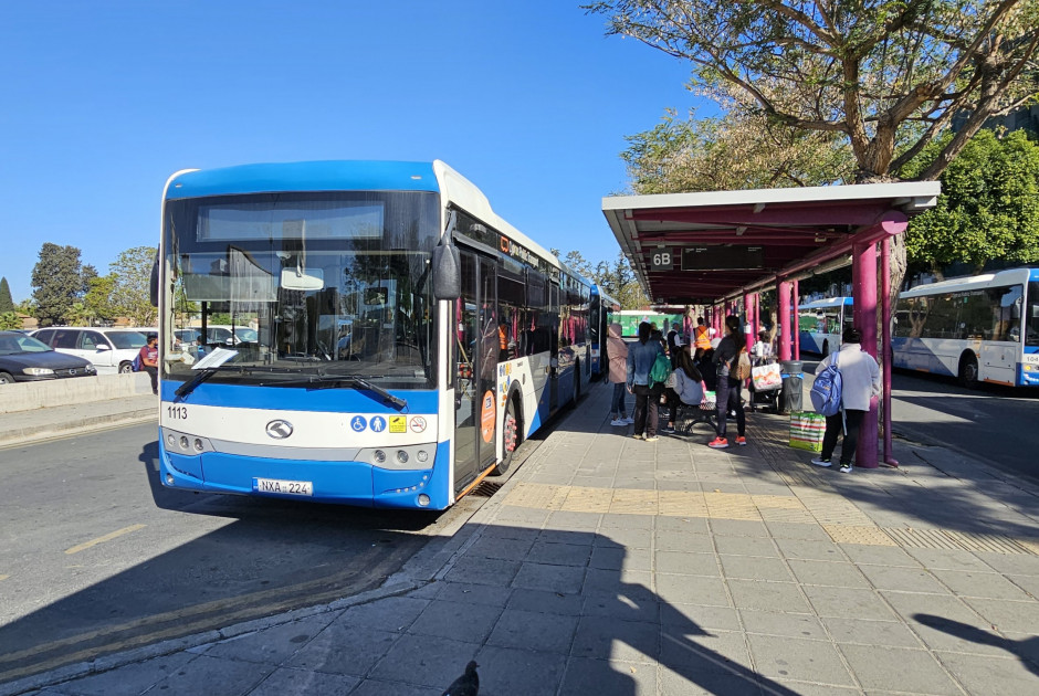 Σοβαρή καταγγελία στον ΑΝΤ1: Οδηγός κατέβασε άτομο με βαρηκοΐα από λεωφορείο επειδή ζήτησε να σβήσει τη θέρμανση (ΒΙΝΤΕΟ)