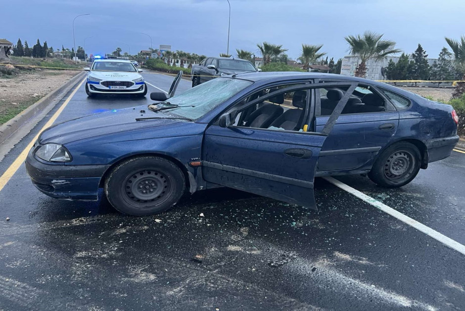 Συμπλοκή στο Λιοπέτρι - Άφησαν πίσω τους όχημα με εκτεταμένες ζημιές και έγιναν «καπνός»