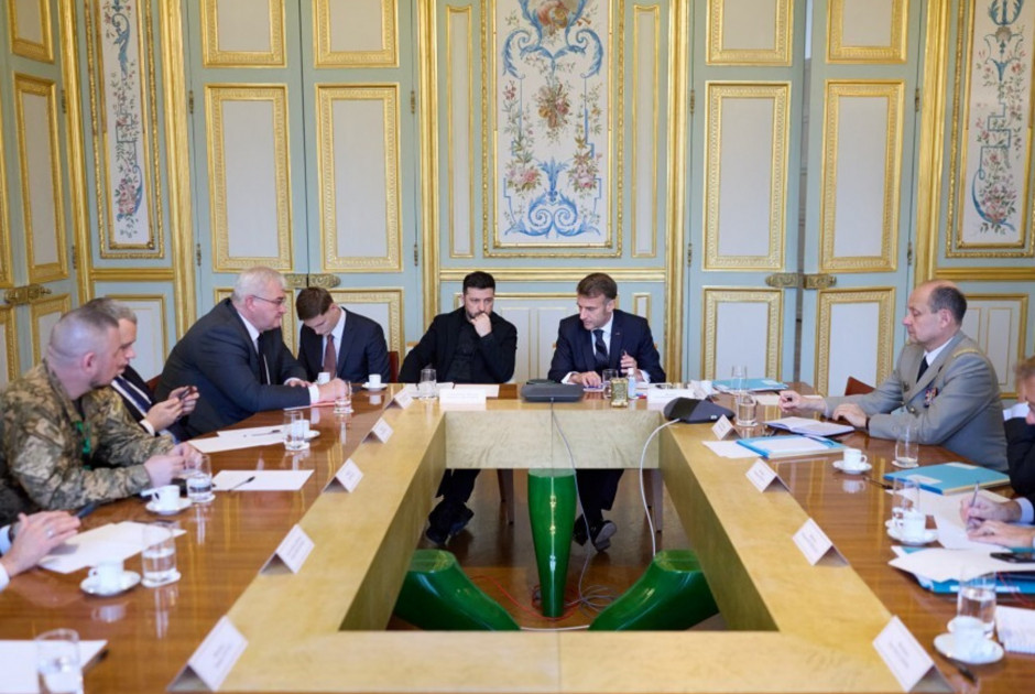 Μακρόν προς Ευρωπαίους ηγέτες: «Κίνδυνος οι ΗΠΑ να προδώσουν την Ουκρανία»