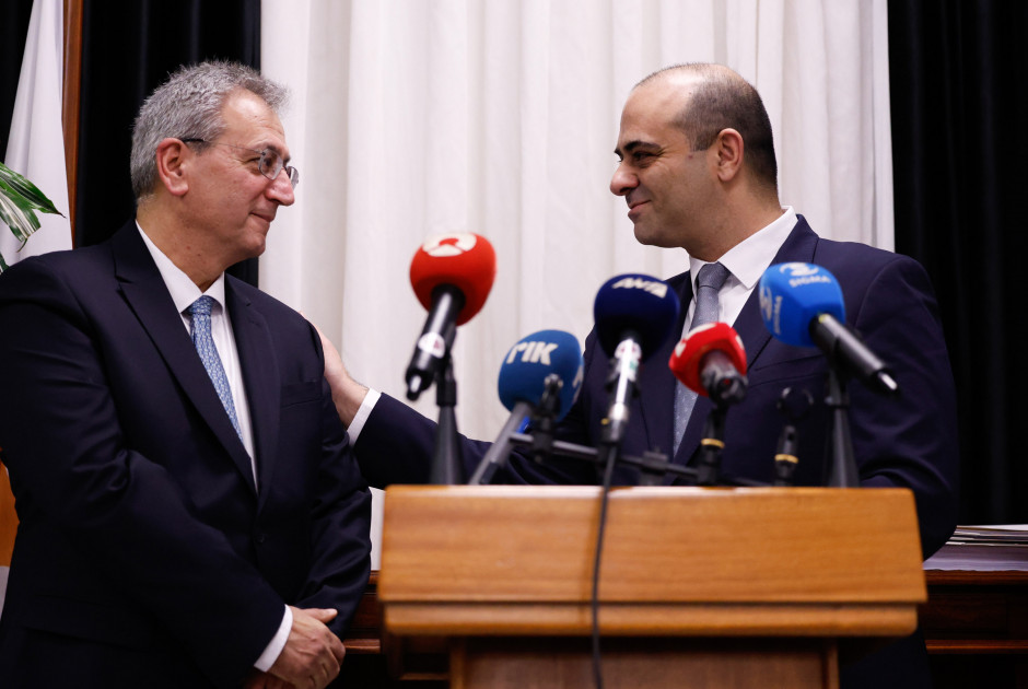 Μουσιούττας: Εμφανώς συγκινημένος παρέλαβε το Υπουργείο Εργασίας