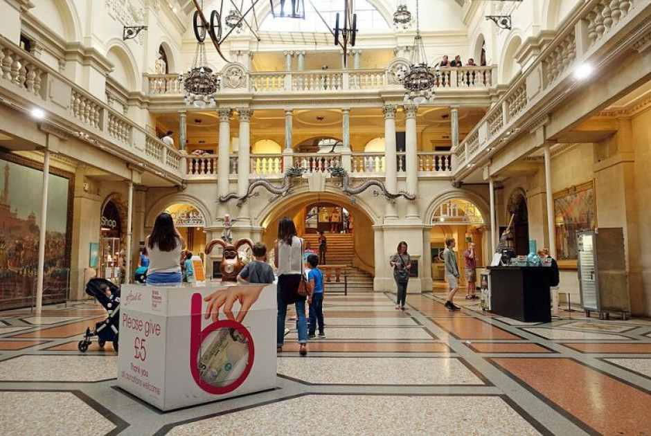 Βρετανία: Έκλεψαν πάνω των 600 αντικείμενα από το μουσείο του Μπρίστολ