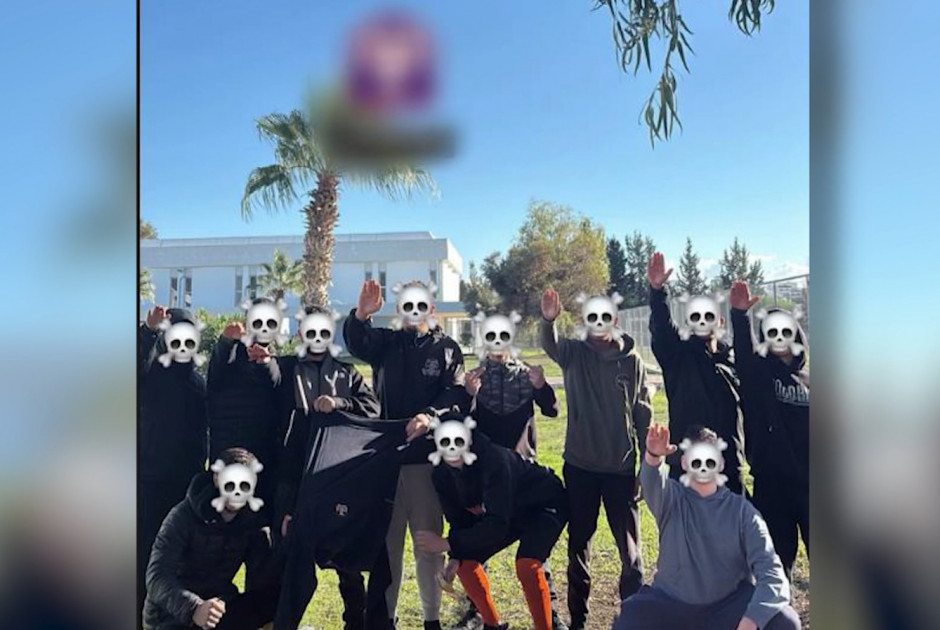 Ναζιστικός χαιρετισμός: Στα ίχνη των μαθητών Υπ. Παιδείας και Αστυνομία (ΒΙΝΤΕΟ)