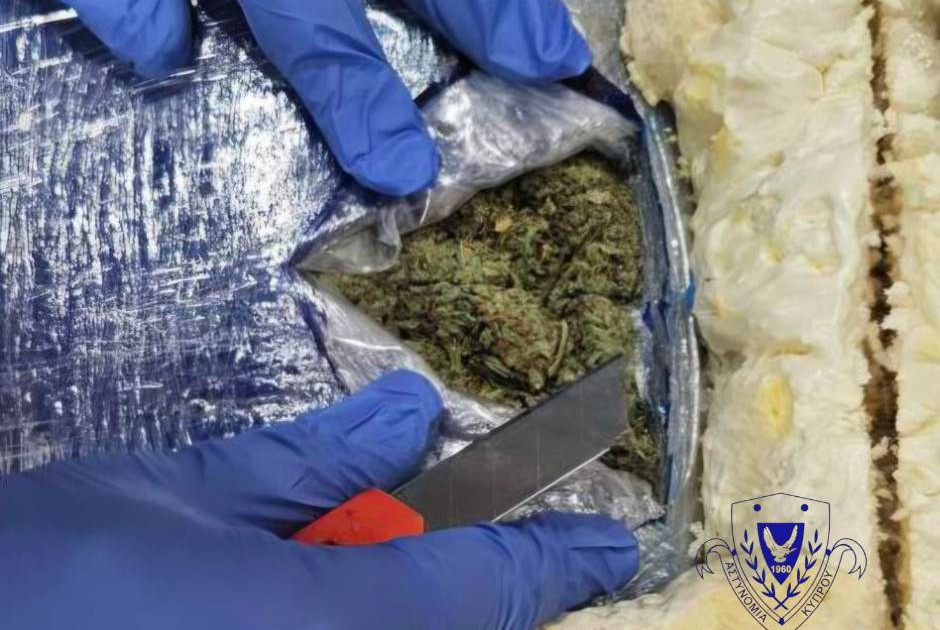 Εντοπίστηκαν 12kg ναρκωτικά σε δέμα που έφτασε στην Κύπρο – Χειροπέδες σε δύο πρόσωπα (ΦΩΤΟΣ)