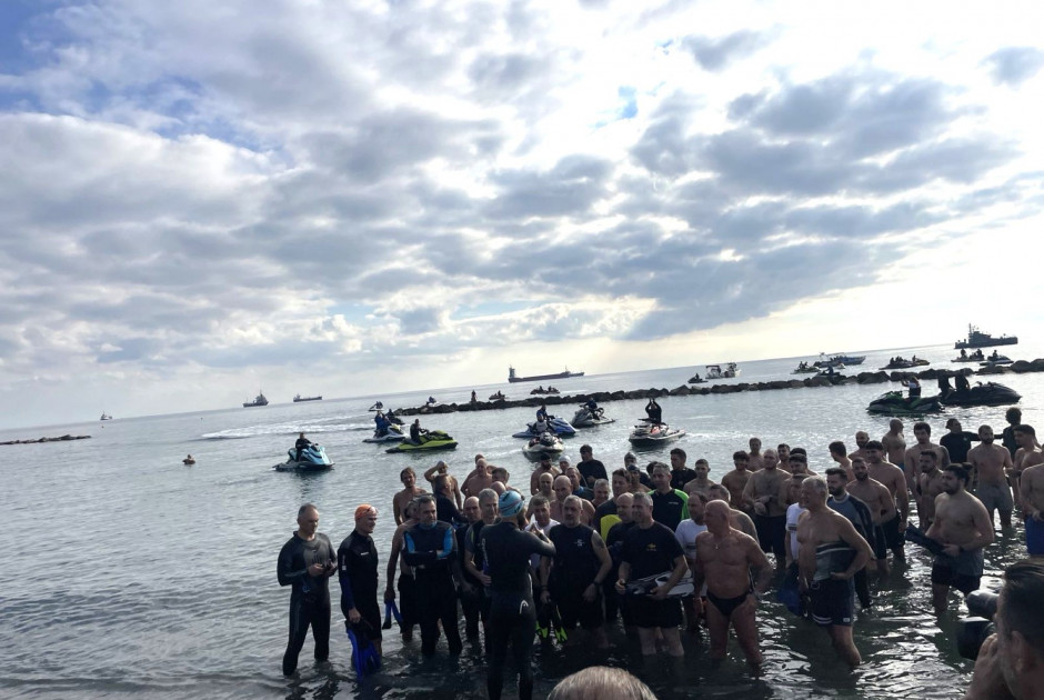 Συγκίνηση στη Λεμεσό: Κολύμπησαν για τους «μικρούς ήρωες» για 9η χρονιά