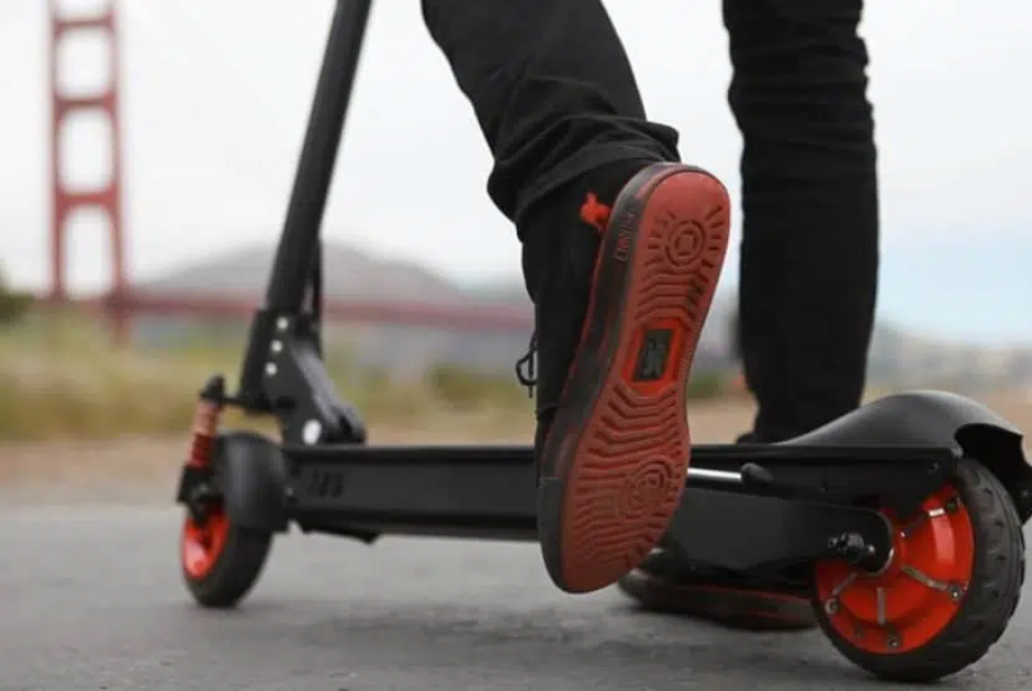 Χτύπησε μητέρα και νήπιο στον ποδηλατόδρομο και εξαφανίστηκε - Σοβαρά τραυματισμένο το παιδί