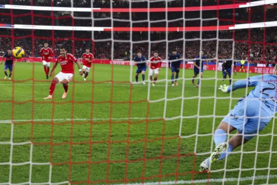 "Πενηντάρισε" στην Μπενφίκα ο Παυλίδης!