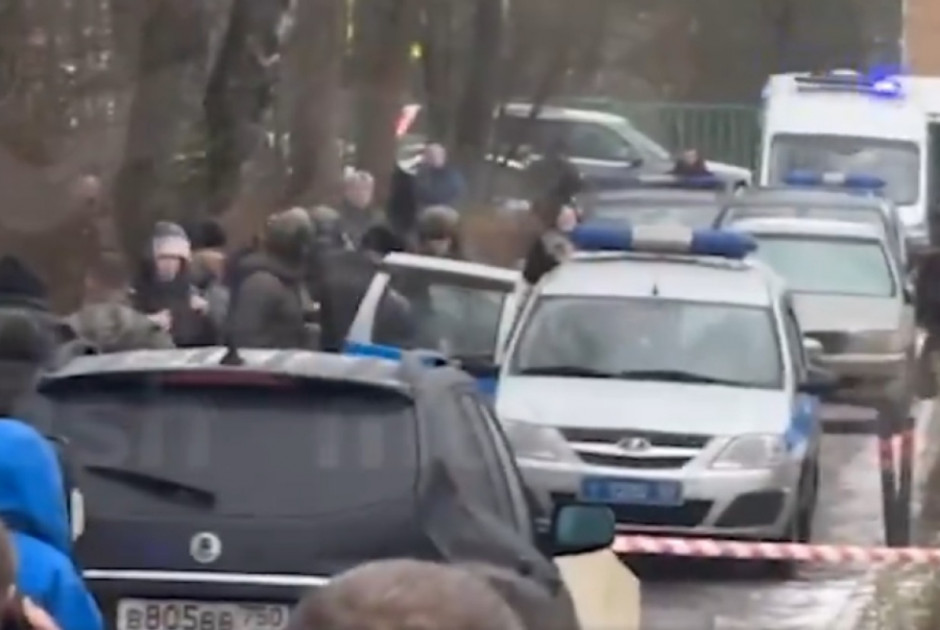 &Mu;ό&sigma;&chi;&alpha;: &Nu;&epsilon;&kappa;&rho;ό&sigmaf; &mu;&alpha;&theta;&eta;&tau;ή&sigmaf; &mu;&epsilon;&tau;ά &alpha;&pi;ό &epsilon;&pi;ί&theta;&epsilon;&sigma;&eta; &mu;&epsilon; &mu;&alpha;&chi;&alpha;ί&rho;&iota; &sigma;&epsilon; &delta;&eta;&mu;&omicron;&tau;&iota;&kappa;ό