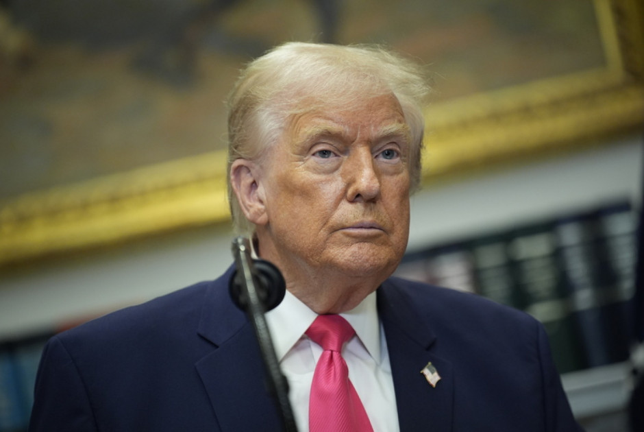 Τραμπ: Αναστέλλει όλες τις αιτήσεις μετανάστευσης