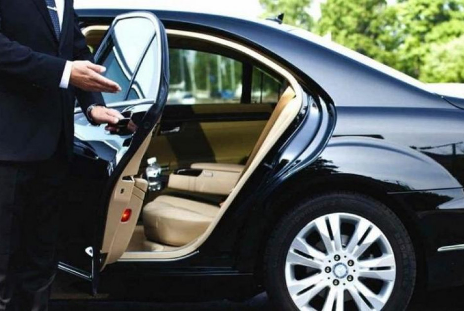 Για 5 χρόνια το υπηρεσιακό όχημα σε πρώην Προέδρους