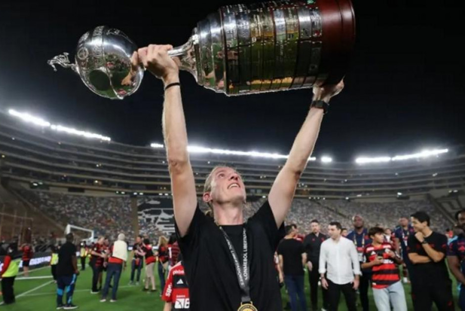 Στον πάγκο της Φλαμένγκο μέχρι το 2027 ο Φελίπε Λουίς