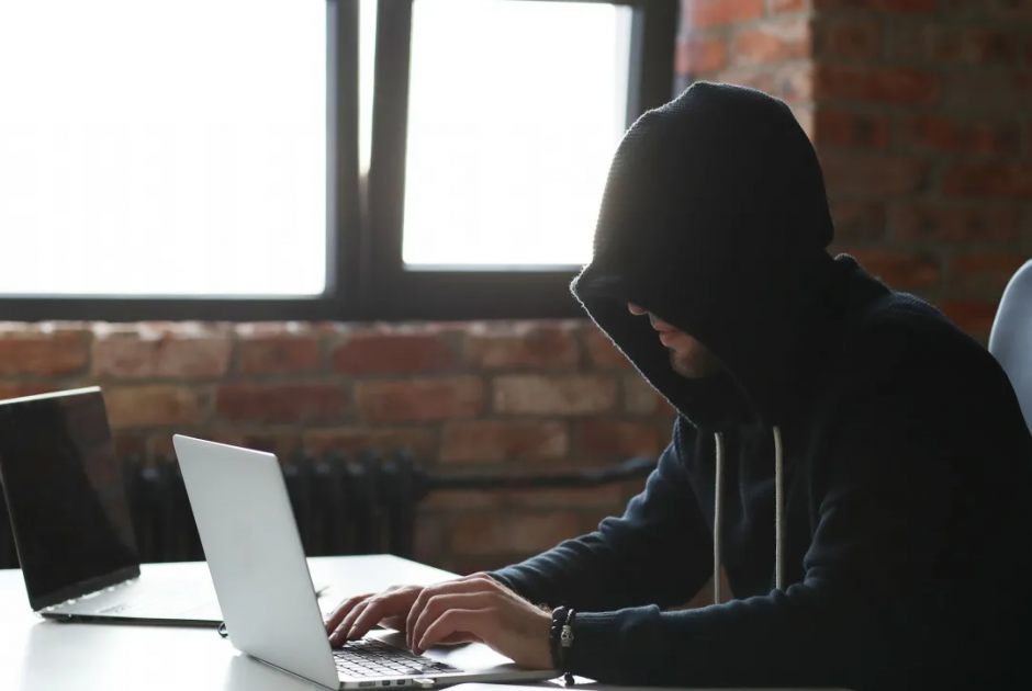 Βρετανία: Δέχθηκε κυβερνοεπίθεση - Στόχος η υποκλοπή πληροφοριών για δεκάδες χιλιάδες βίζες