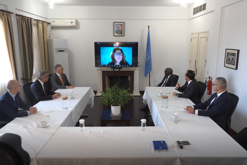 Συναντώνται οι διαπραγματευτές πριν από την Τριμερή