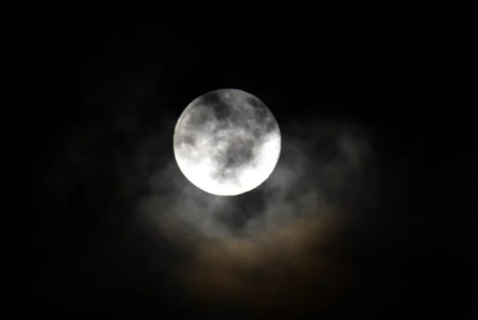 «Ψυχρό Φεγγάρι» Δεκεμβρίου 2025: Πότε θα εμφανιστεί η μεγαλύτερη υπερπανσέληνος της χρονιάς;