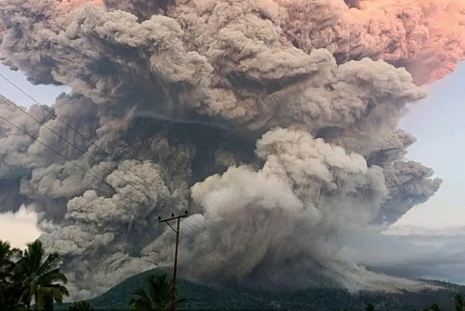 Ηφαίστειο στην Ινδονησία εξερράγη έξι φορές σε ένα 24ωρο [βίντεο]