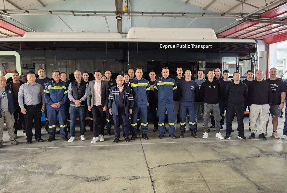 Η Cyprus Public Transport παρουσίασε τα ηλεκτρικά της λεωφορεία στους Πυροσβέστες Κύπρου
