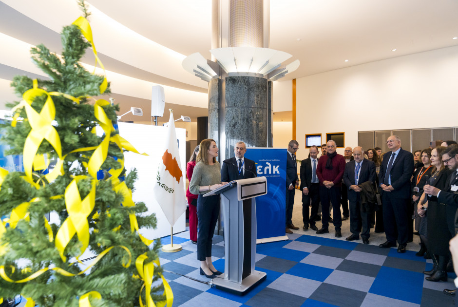 Το Χριστουγεννιάτικο δέντρο των αγνοουμένων φωτίζει το Ευρωπαϊκό Κοινοβούλιο