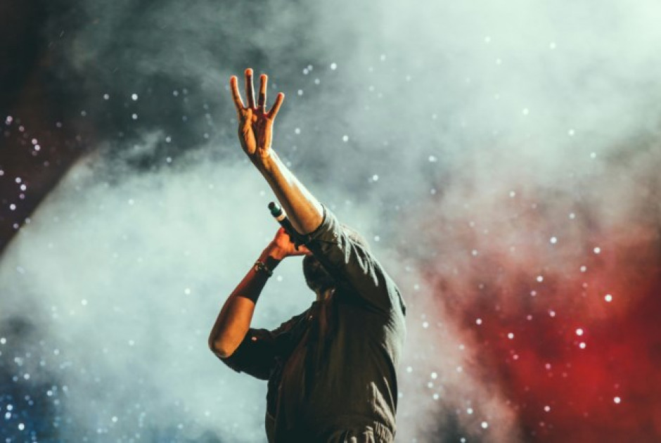 Δύο οι καταγγελίες βόμβα κατά τραγουδιστή για σεξουαλική παρενόχληση