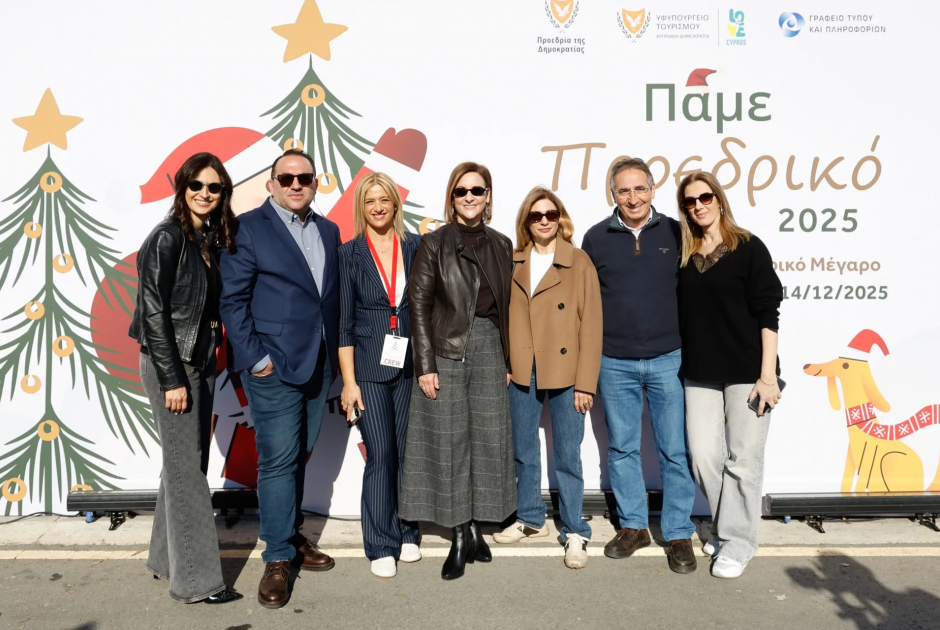 Γιορτινή ατμόσφαιρα στο Προεδρικό: Άνοιξε το Χριστουγεννιάτικο χωριό – Τι δήλωσε η Πρώτη Κυρία