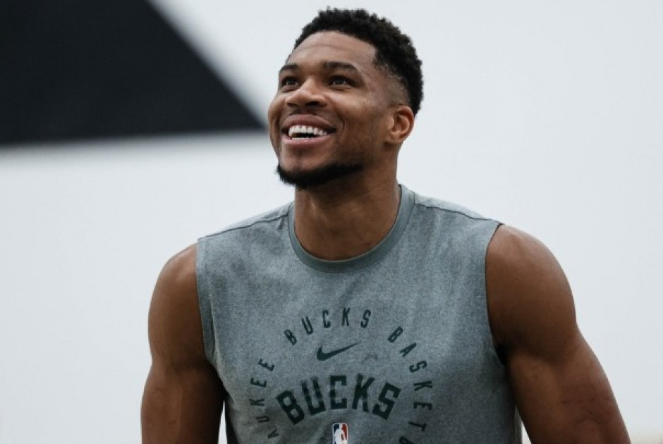 &Omicron; &Gamma;&iota;ά&nu;&nu;&eta;&sigmaf; &gamma;&iota;&alpha; &tau;&omicron; &sigma;&upsilon;&mu;&beta;ό&lambda;&alpha;&iota;&omicron; &tau;&omicron;&upsilon; &mu;&epsilon; &tau;&omicron;&upsilon;&sigmaf; &Mu;&pi;&alpha;&kappa;&sigmaf;: ;&E