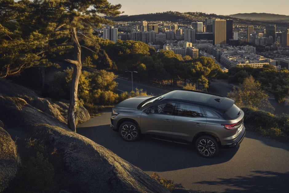 Μεγαλύτερη άνεση και υβριδική αποδοτικότητα από το ανανεωμένο Renault Austral