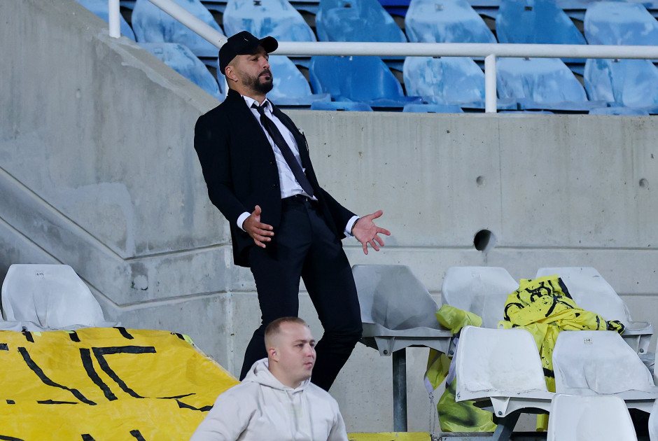 Στις κερκίδες του ΓΣΠ: Με κουστούμι, γραβάτα και καπέλο ο πρόεδρος της Freedom24 Krasava (ΦΩΤΟΣ)