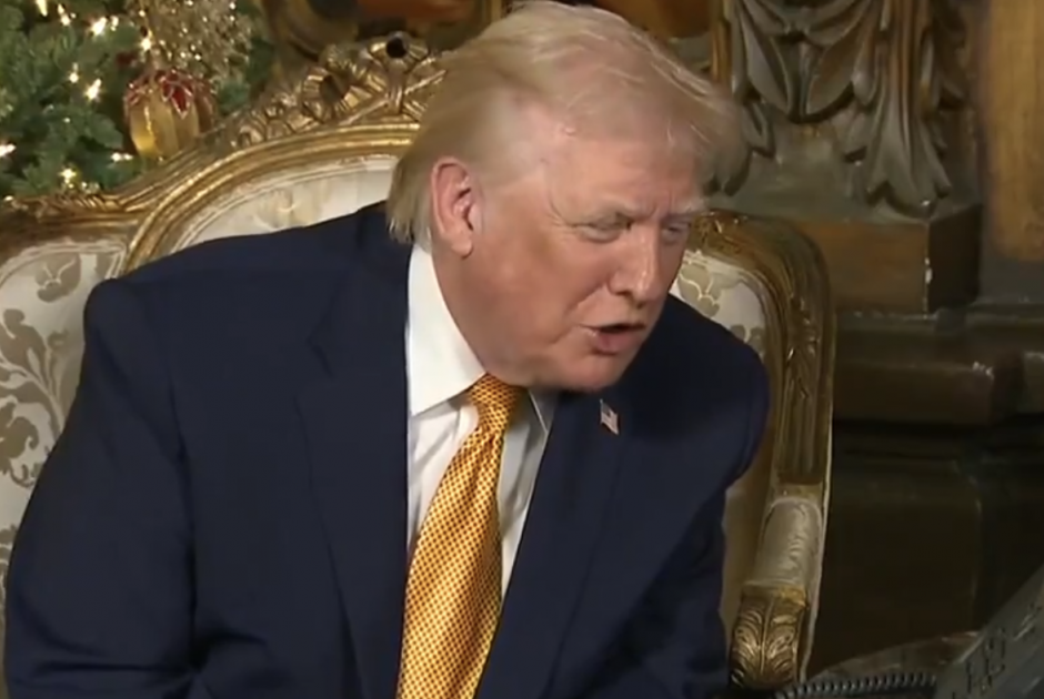 Τραμπ: «Παρακολούθησε» το ταξίδι του Άγιου Βασίλη - Τι είπε τηλεφωνικώς στα παιδιά