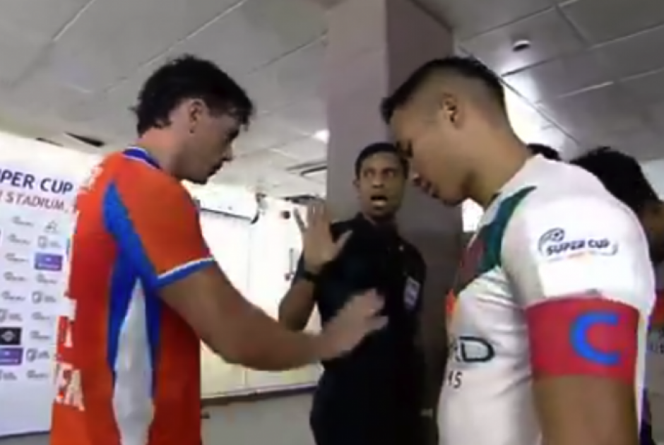 Σουρεάλ σκηνικό: Παίκτης αποβλήθηκε για ένα… εσώρουχο (ΒΙΝΤΕΟ)