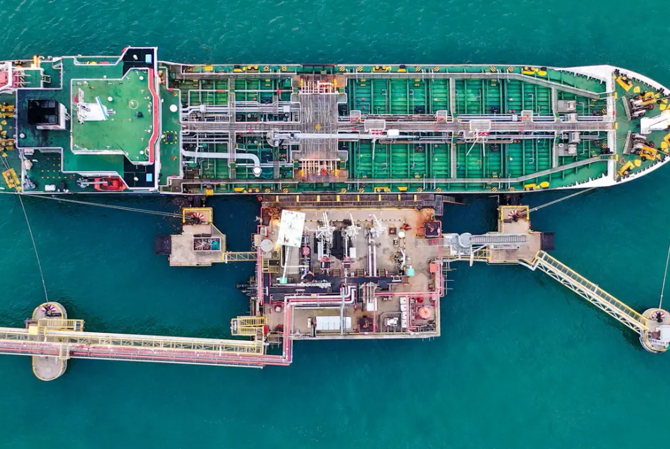 Φωτιά σε ρωσικό τερματικό LPG στο Temryuk μετά από ουκρανική drone επίθεση