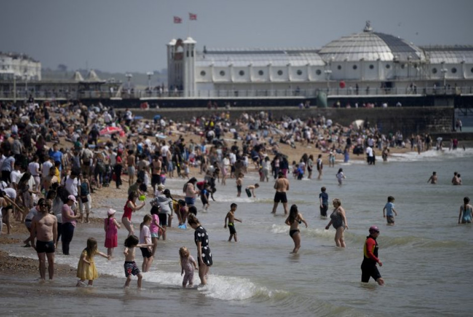 Η Βρετανία σε τροχιά ρεκόρ: Το 2025 η πιο ζεστή χρονιά