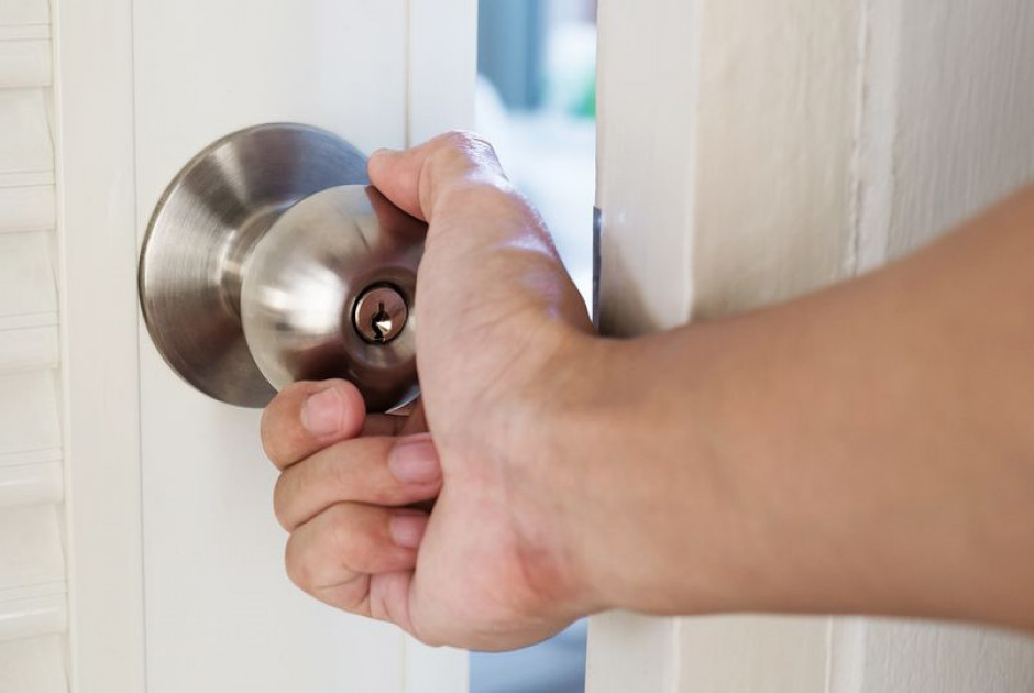 Γιατί δεν πρέπει να κοιμάστε με την πόρτα του υπνοδωματίου ανοιχτή