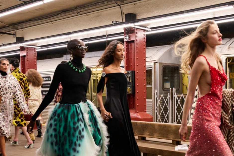 Η Chanel μετέτρεψε το μετρό της Νέας Υόρκης σε runway