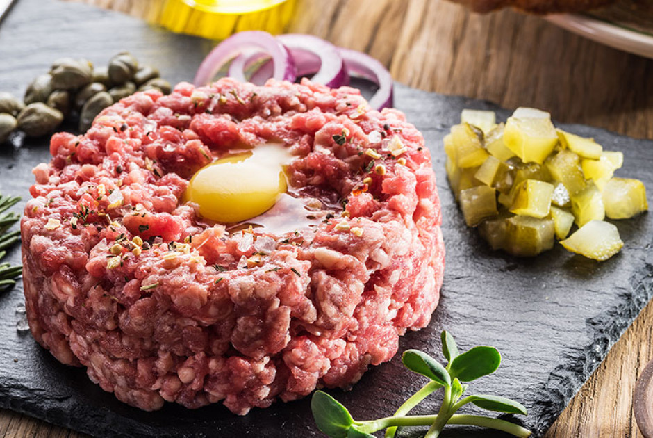 Παρήγγειλε ταρτάρ χωρίς να γνωρίζει τι είναι;