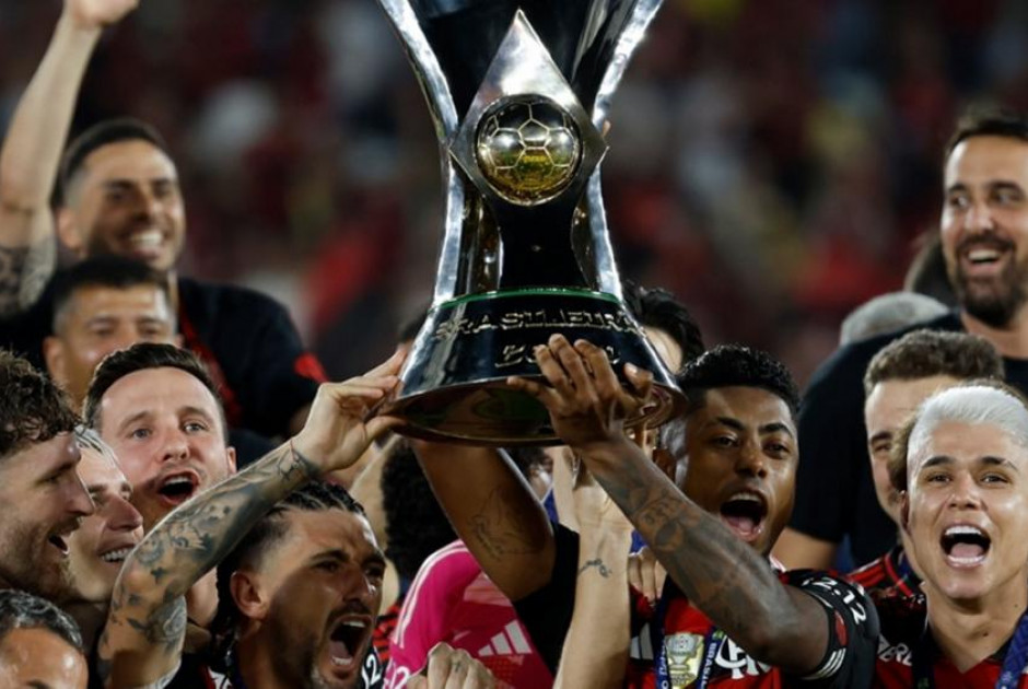 Γενικα Τέσσερις ημέρες μετά το Λιμπερταδόρες, η Φλαμένγκο κατέκτησε και το πρωτάθλημα