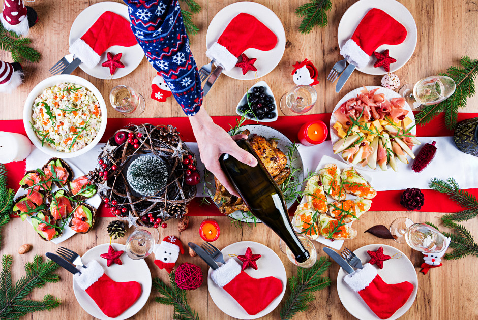 Αυξήσεις στο χριστουγεννιάτικο τραπέζι: Ακριβότερο το 2025 για τα περισσότερα νοικοκυριά