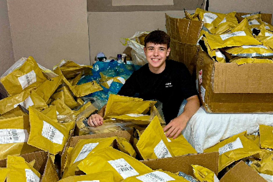 15χρονος από το δωμάτιό του φτιάχνει επιχείρηση εκατοντάδων χιλιάδων ευρώ... με μια απλή πετσέτα δροσιάς