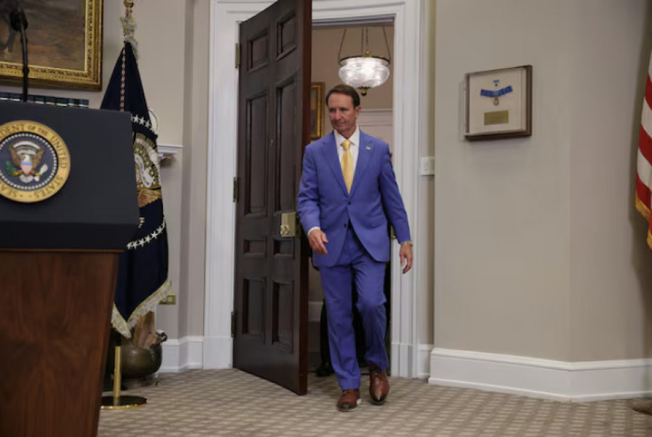 Τραμπ: Ορίζει ειδικό απεσταλμένο του Λευκού Οίκου για τη Γροιλανδία