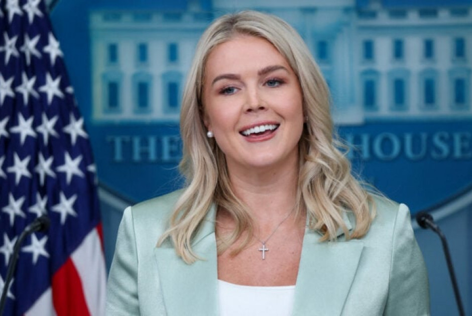 Πρώτη φορά στην ιστορία: Εκπρόσωπος του Λευκού Οίκου θα γίνει μητέρα ενώ ασκεί τα καθήκοντά της