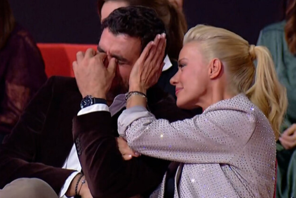 Ο κακός του Παρά Πέντε λύγισε στο reunion και το Twitter συγκινήθηκε