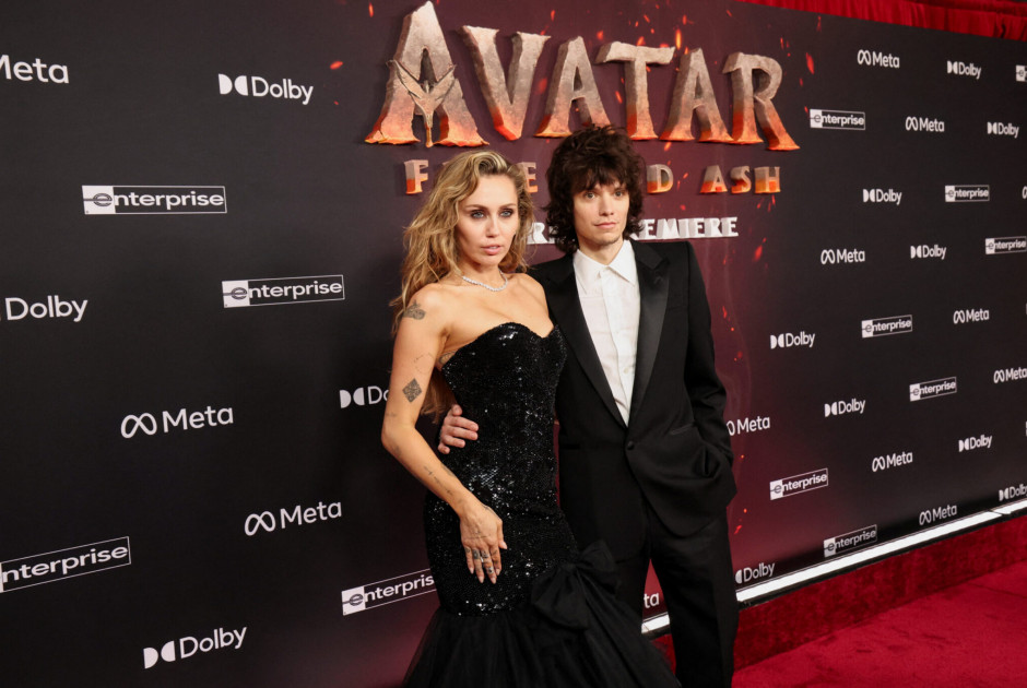 Η Μάιλι Σάιρους και ο Μαξ Μοράντο αρραβωνιάστηκαν